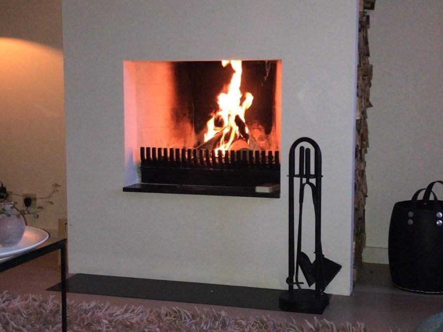 Gestucte stijlvolle schouw