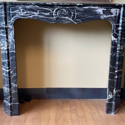 Antieke marmeren voorzetschouw