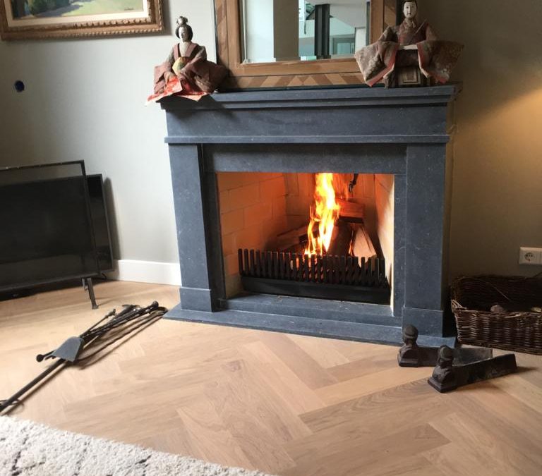 Hardstenen omlopende schouw